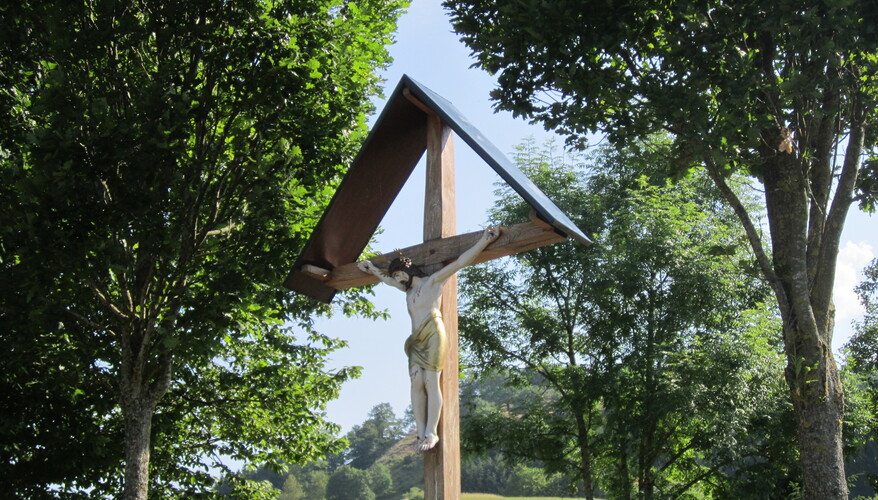 Kreuz auf dem Friedhof