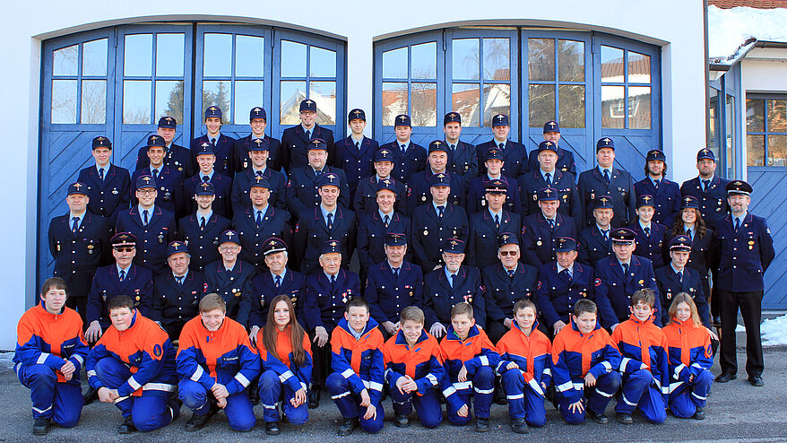 Die Einsatzabteilung mit Jugendfeuerwehr und Altersabteilung 2013 2013