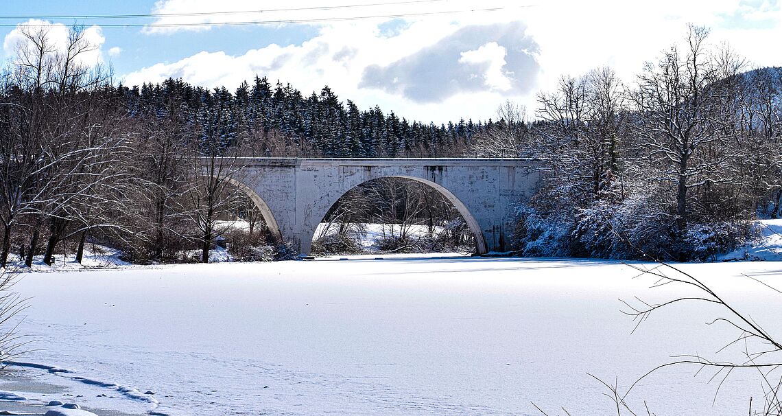 Stausee im Winter