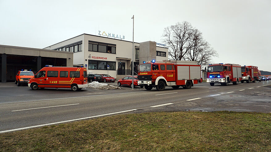 Umzug der Fahrzeuge im geschlossenen Verband